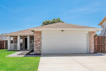 7205 AUTUMN MOON DR FOREST HILL, TX 76140